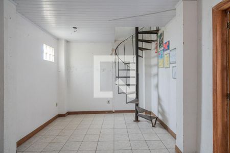 Casa à venda com 150m², 6 quartos e 4 vagas Casa à venda com 150m², 6 quartos e 4 vagasSala - Casa Fundos