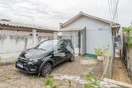 Casa à venda com 150m², 6 quartos e 4 vagas Casa à venda com 150m², 6 quartos e 4 vagasFachada