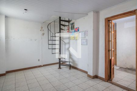 Casa à venda com 150m², 6 quartos e 4 vagas Casa à venda com 150m², 6 quartos e 4 vagasSala - Casa Fundos