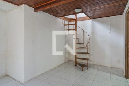 Casa à venda com 150m², 6 quartos e 4 vagas Casa à venda com 150m², 6 quartos e 4 vagasSala