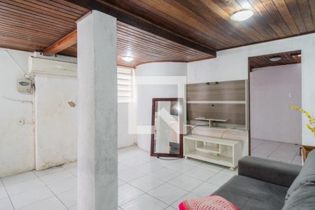 Casa à venda com 150m², 6 quartos e 4 vagas Casa à venda com 150m², 6 quartos e 4 vagasSala