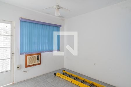 Casa à venda com 150m², 6 quartos e 4 vagas Casa à venda com 150m², 6 quartos e 4 vagasQuarto 2