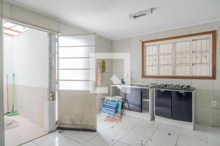 Casa à venda com 150m², 6 quartos e 4 vagas Casa à venda com 150m², 6 quartos e 4 vagasCozinha e Área de Serviço