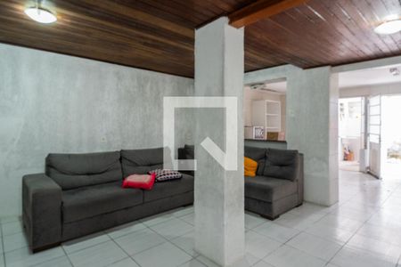 Casa à venda com 150m², 6 quartos e 4 vagas Casa à venda com 150m², 6 quartos e 4 vagasSala
