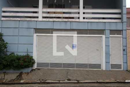 Casa à venda com 138m², 3 quartos e 4 vagasFachada