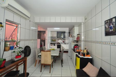 Casa à venda com 130m², 3 quartos e 2 vagas Casa à venda com 130m², 3 quartos e 2 vagasCozinha