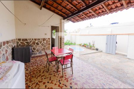 Casa à venda com 268m², 3 quartos e 2 vagasÁrea de serviço