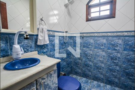 Casa à venda com 280m², 2 quartos e 10 vagas Casa à venda com 280m², 2 quartos e 10 vagasBanheiro Corredor