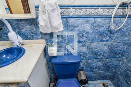 Casa à venda com 280m², 2 quartos e 10 vagas Casa à venda com 280m², 2 quartos e 10 vagasBanheiro Corredor