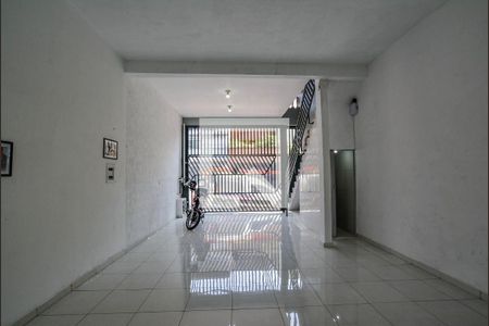 Casa à venda com 280m², 2 quartos e 10 vagas Casa à venda com 280m², 2 quartos e 10 vagasGaragem