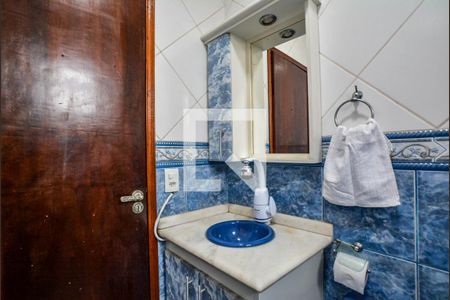 Casa à venda com 280m², 2 quartos e 10 vagas Casa à venda com 280m², 2 quartos e 10 vagasBanheiro Corredor