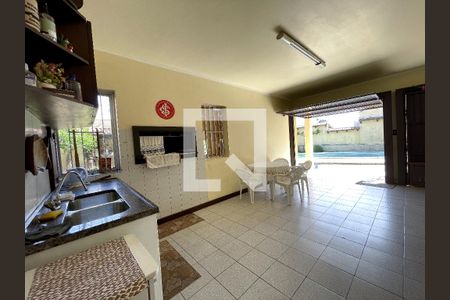Casa à venda com 370m², 4 quartos e 4 vagas Casa à venda com 370m², 4 quartos e 4 vagasÁrea externa