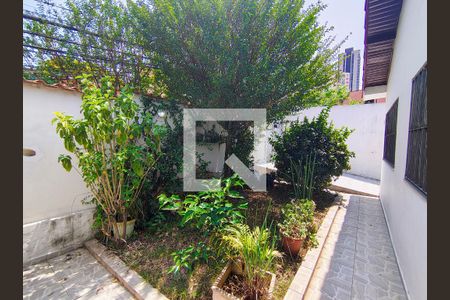 Casa à venda com 250m², 3 quartos e 3 vagas Casa à venda com 250m², 3 quartos e 3 vagasQuintal