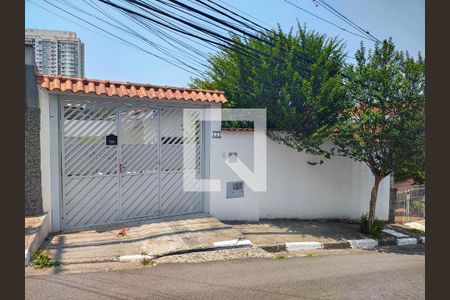 Casa à venda com 250m², 3 quartos e 3 vagas Casa à venda com 250m², 3 quartos e 3 vagasFachada