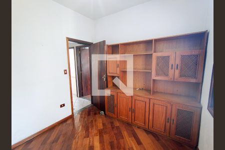 Casa à venda com 250m², 3 quartos e 3 vagas Casa à venda com 250m², 3 quartos e 3 vagasEscritório