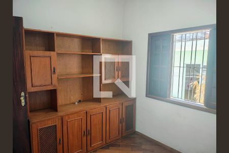 Casa à venda com 250m², 3 quartos e 3 vagas Casa à venda com 250m², 3 quartos e 3 vagasEscritório