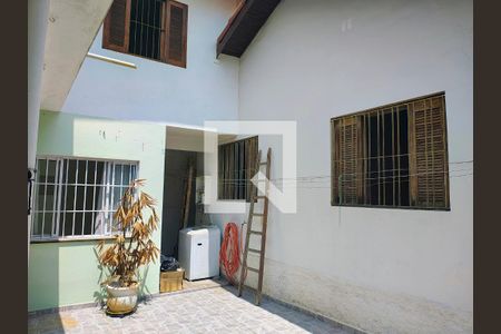 Casa à venda com 250m², 3 quartos e 3 vagas Casa à venda com 250m², 3 quartos e 3 vagasQuintal
