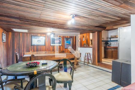 Casa à venda com 360m², 4 quartos e 6 vagasÁrea comum - Salão de festas