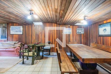 Casa à venda com 360m², 4 quartos e 6 vagasÁrea comum - Salão de festas