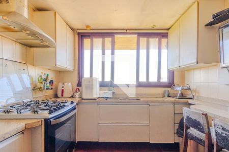 Casa à venda com 360m², 4 quartos e 6 vagasCozinha 