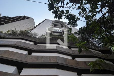 Apartamento à venda com 120m², 3 quartos e 1 vaga Apartamento à venda com 120m², 3 quartos e 1 vagaFachada