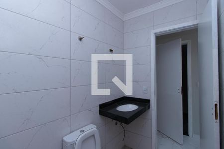 Casa à venda com 89m², 2 quartos e 2 vagasBanheiro da Suíte 2