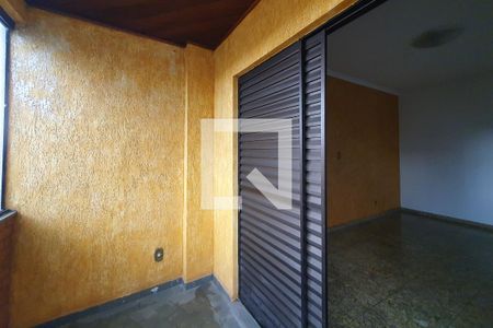 Apartamento à venda com 215m², 4 quartos e 4 vagas Apartamento à venda com 215m², 4 quartos e 4 vagasQuarto 2 ( Suíte ) - varanda