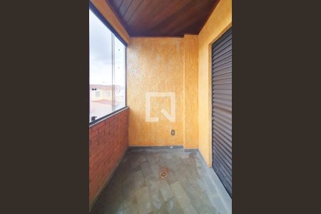 Apartamento à venda com 215m², 4 quartos e 4 vagas Apartamento à venda com 215m², 4 quartos e 4 vagasQuarto 2 ( Suíte ) - varanda