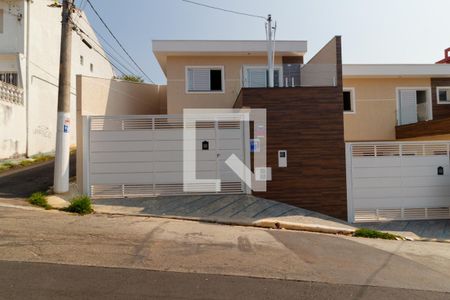 Casa para alugar com 83m², 2 quartos e 2 vagasFachada