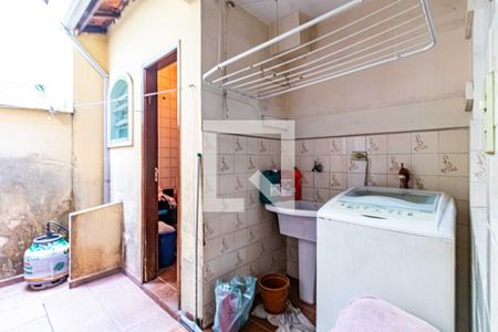 Casa à venda com 250m², 3 quartos e 3 vagas Casa à venda com 250m², 3 quartos e 3 vagasÁrea externa