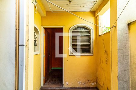 Casa à venda com 250m², 3 quartos e 3 vagas Casa à venda com 250m², 3 quartos e 3 vagasÁrea externa