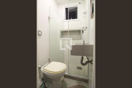 Apartamento para alugar com 60m², 2 quartos e 1 vaga Apartamento para alugar com 60m², 2 quartos e 1 vagaBanheiro da suíte