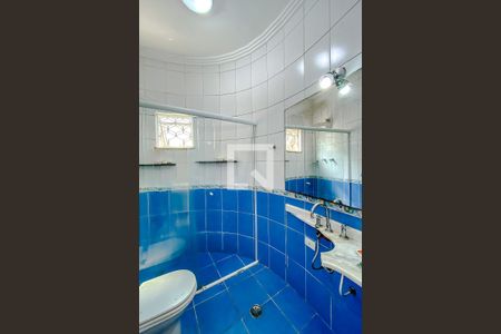 Casa à venda com 400m², 3 quartos e 8 vagasBanheiro da Suíte 1