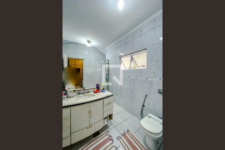 Casa à venda com 400m², 3 quartos e 8 vagasBanheiro da Suíte 2