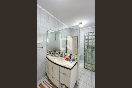 Casa à venda com 400m², 3 quartos e 8 vagasBanheiro da Suíte 2