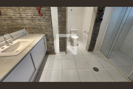 Apartamento para alugar com 200m², 3 quartos e 1 vagaBanheiro da Suíte 1