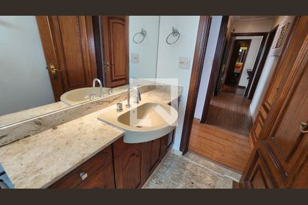 Apartamento para alugar com 200m², 3 quartos e 1 vagaBanheiro da Suíte 2