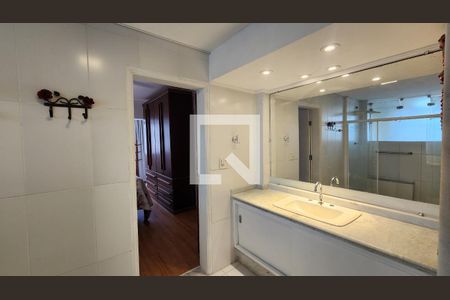 Apartamento para alugar com 200m², 3 quartos e 1 vagaBanheiro da Suíte 1