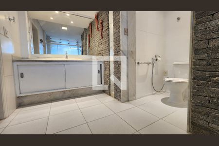 Apartamento para alugar com 200m², 3 quartos e 1 vagaBanheiro da Suíte 1