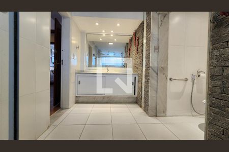 Apartamento para alugar com 200m², 3 quartos e 1 vagaBanheiro da Suíte 1