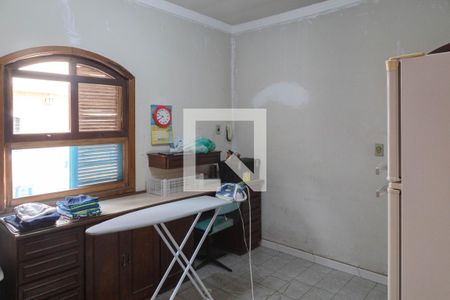 Casa à venda com 328m², 5 quartos e 4 vagas Casa à venda com 328m², 5 quartos e 4 vagasQuarto Edicula