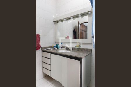 Casa à venda com 328m², 5 quartos e 4 vagas Casa à venda com 328m², 5 quartos e 4 vagasBanheiro Suíte 2