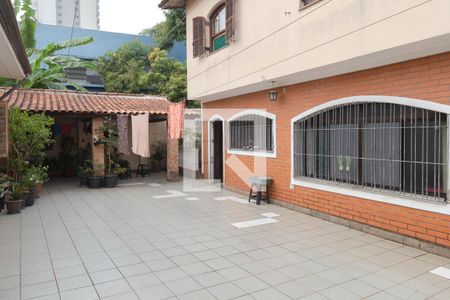Casa à venda com 328m², 5 quartos e 4 vagas Casa à venda com 328m², 5 quartos e 4 vagasQuintal