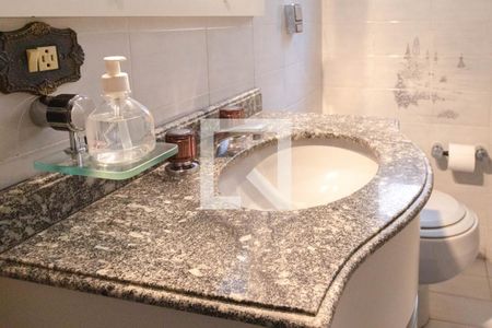 Casa à venda com 328m², 5 quartos e 4 vagas Casa à venda com 328m², 5 quartos e 4 vagasLavabo