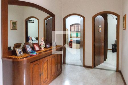 Casa à venda com 328m², 5 quartos e 4 vagas Casa à venda com 328m², 5 quartos e 4 vagasHall Quartos