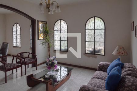 Casa à venda com 328m², 5 quartos e 4 vagas Casa à venda com 328m², 5 quartos e 4 vagasSala de Estar