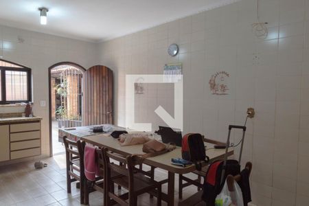 Casa à venda com 328m², 5 quartos e 4 vagas Casa à venda com 328m², 5 quartos e 4 vagasCozinha