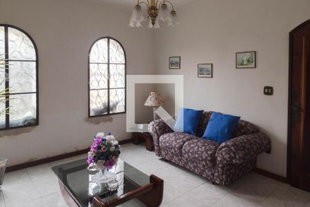 Casa à venda com 328m², 5 quartos e 4 vagas Casa à venda com 328m², 5 quartos e 4 vagasSala de Estar