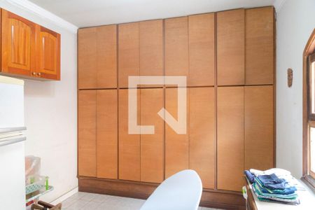 Casa à venda com 328m², 5 quartos e 4 vagas Casa à venda com 328m², 5 quartos e 4 vagasQuarto Edicula