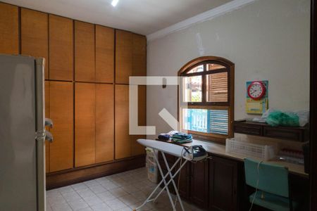 Casa à venda com 328m², 5 quartos e 4 vagas Casa à venda com 328m², 5 quartos e 4 vagasQuarto Edicula